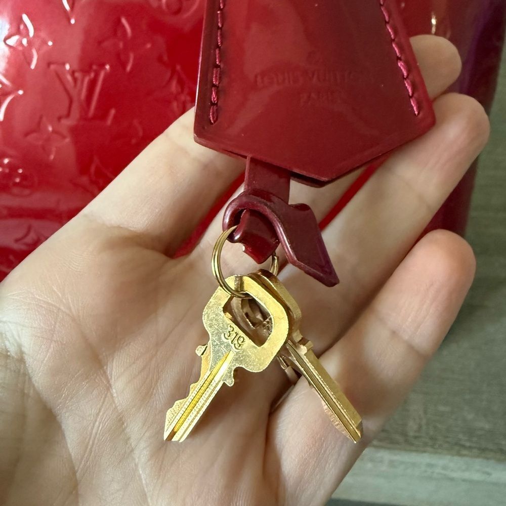 Louis Vuitton Monogram Vernis Alma GM in Red Patent Leather EUC - Picture 3 of 8